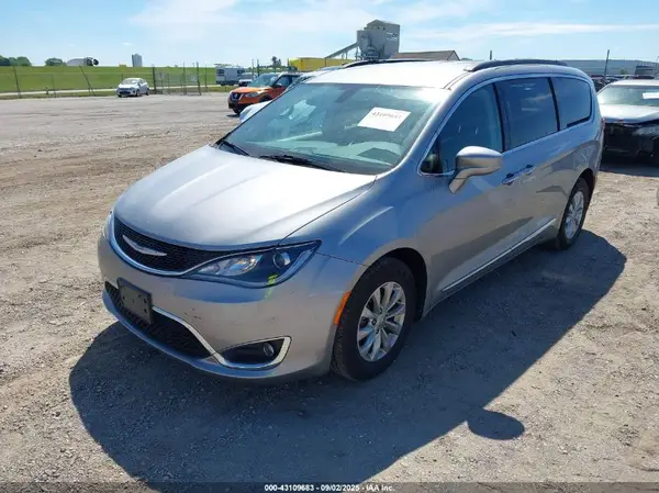 2C4RC1BG2HR517624 2017 CHRYSLER PACIFICA - Image 2