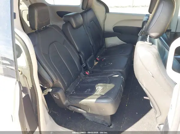 2C4RC1BG2HR517624 2017 CHRYSLER PACIFICA - Image 8