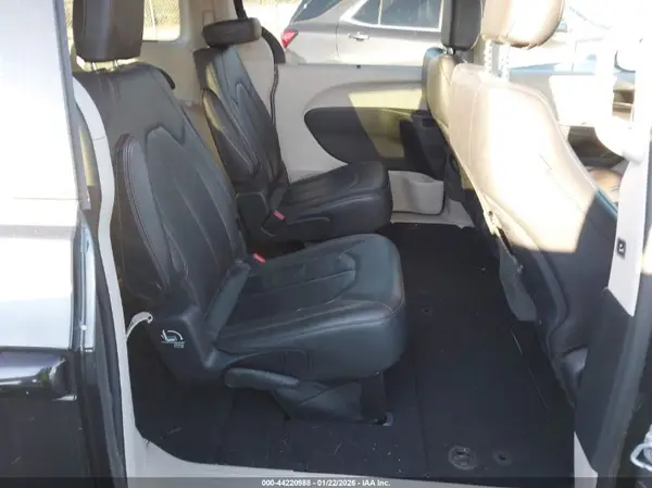 2C4RC1BG2HR523116 2017 CHRYSLER PACIFICA - Image 8