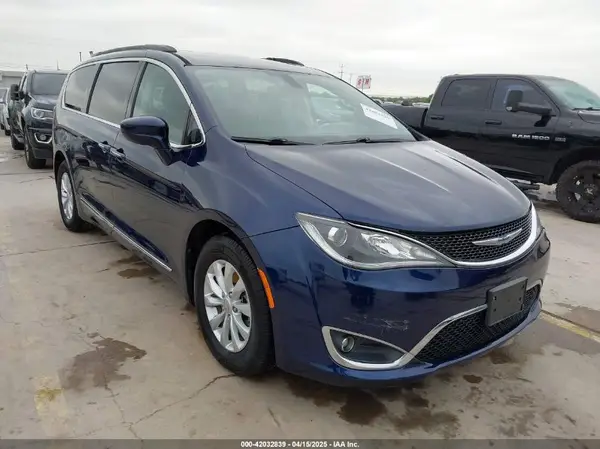 2C4RC1BG2HR526422 2017 CHRYSLER PACIFICA - Image 1
