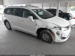 2C4RC1BG2HR527165 2017 CHRYSLER PACIFICA