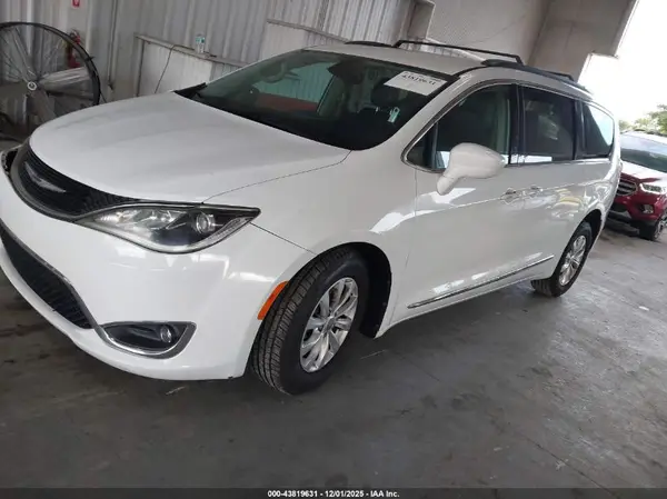 2C4RC1BG2HR527165 2017 CHRYSLER PACIFICA - Image 2