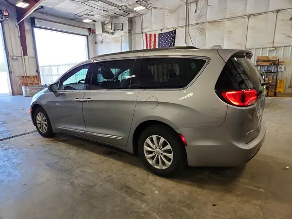 2C4RC1BG2HR527392 2017 CHRYSLER PACIFICA - Image 2