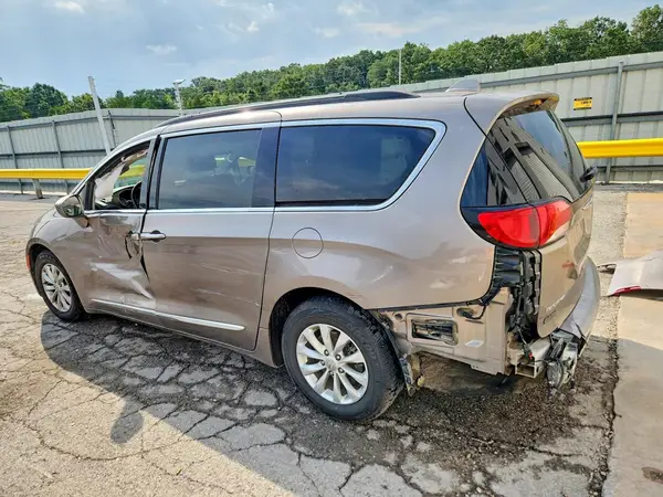 2C4RC1BG2HR534939 2017 CHRYSLER PACIFICA - Image 2