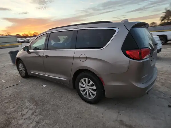 2C4RC1BG2HR536013 2017 CHRYSLER PACIFICA - Image 2