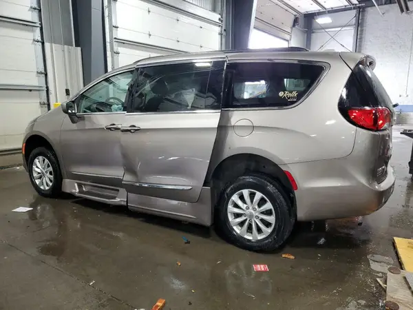 2C4RC1BG2HR536237 2017 CHRYSLER PACIFICA - Image 2