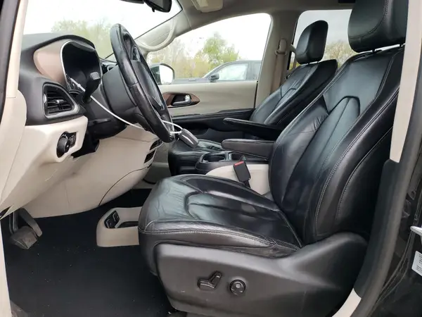 2017 CHRYSLER PACIFICA auction photo 7