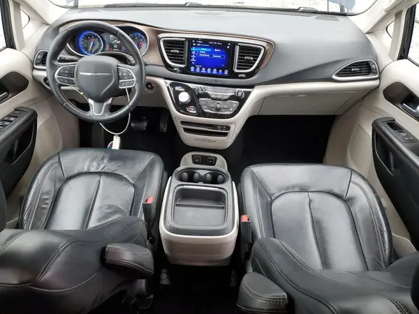 2C4RC1BG2HR537016 2017 CHRYSLER PACIFICA - Image 8
