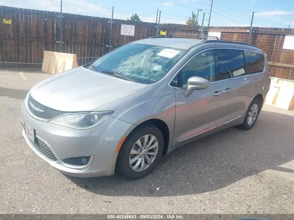2C4RC1BG2HR539400 2017 CHRYSLER PACIFICA - Image 2