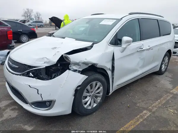 2C4RC1BG2HR539980 2017 CHRYSLER PACIFICA - Image 2