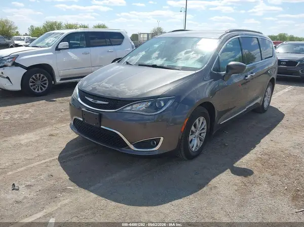2C4RC1BG2HR560814 2017 CHRYSLER PACIFICA - Image 2