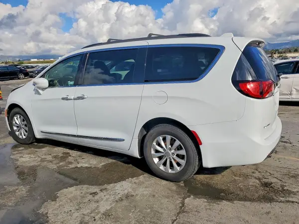 2C4RC1BG2HR564569 2017 CHRYSLER PACIFICA - Image 2