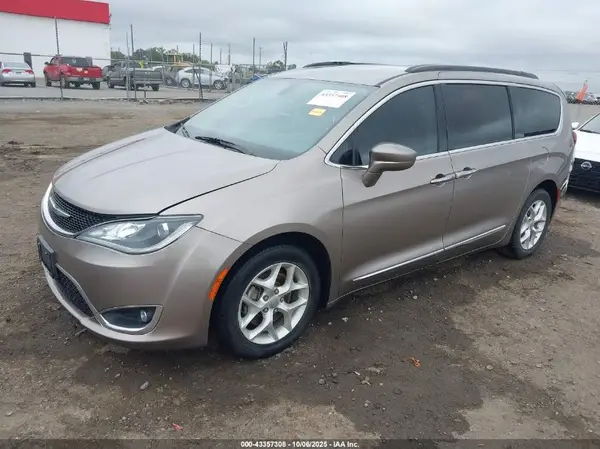 2C4RC1BG2HR565544 2017 CHRYSLER PACIFICA - Image 2