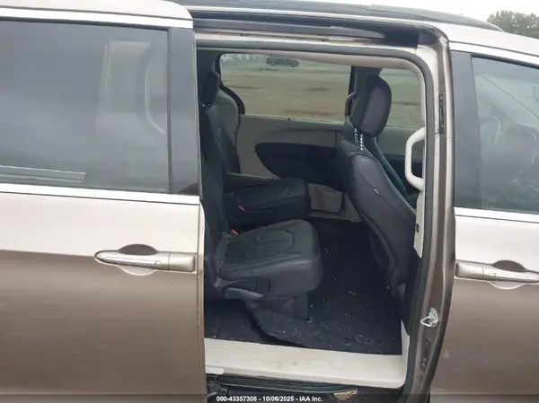 2C4RC1BG2HR565544 2017 CHRYSLER PACIFICA - Image 8