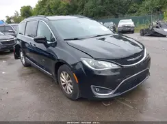 2C4RC1BG2HR575989 2017 CHRYSLER PACIFICA
