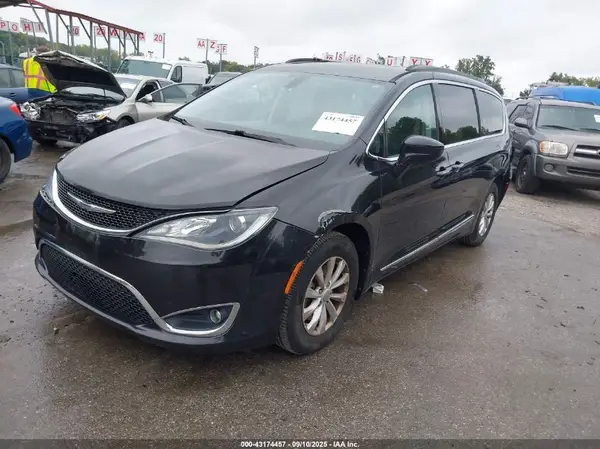 2C4RC1BG2HR575989 2017 CHRYSLER PACIFICA - Image 2