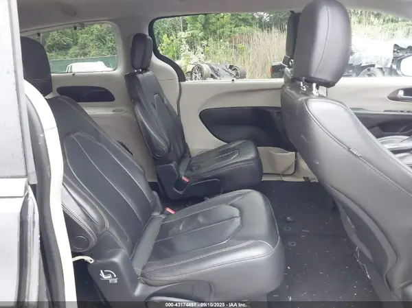 2C4RC1BG2HR575989 2017 CHRYSLER PACIFICA - Image 8