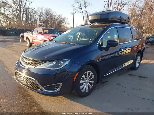 2C4RC1BG2HR576138 2017 CHRYSLER PACIFICA - Image 2