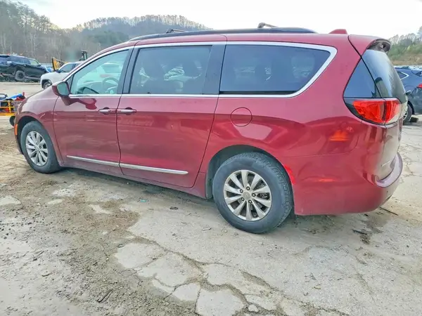 2C4RC1BG2HR576916 2017 CHRYSLER PACIFICA - Image 2
