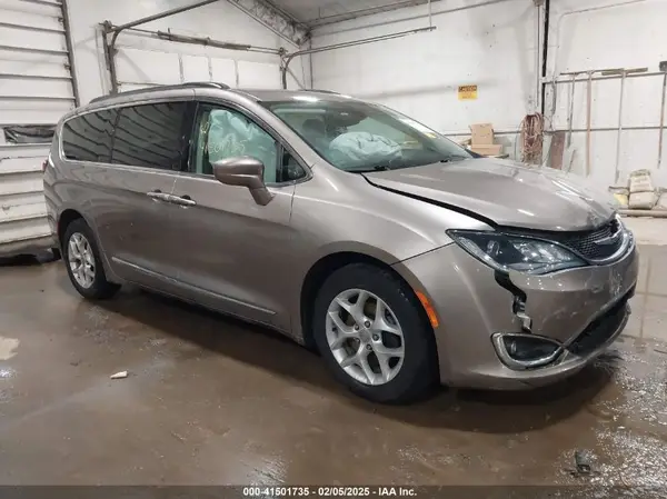 2C4RC1BG2HR593473 2017 CHRYSLER PACIFICA - Image 1