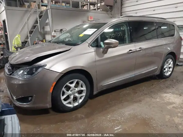 2C4RC1BG2HR593473 2017 CHRYSLER PACIFICA - Image 2