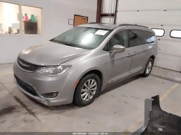 2C4RC1BG2HR593487 2017 CHRYSLER PACIFICA - Image 2