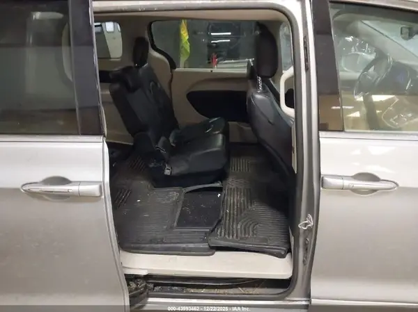 2C4RC1BG2HR593487 2017 CHRYSLER PACIFICA - Image 8