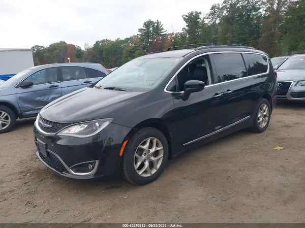 2C4RC1BG2HR594588 2017 CHRYSLER PACIFICA - Image 2
