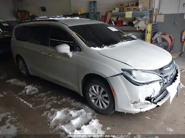 2C4RC1BG2HR613690 2017 CHRYSLER PACIFICA - Image 1