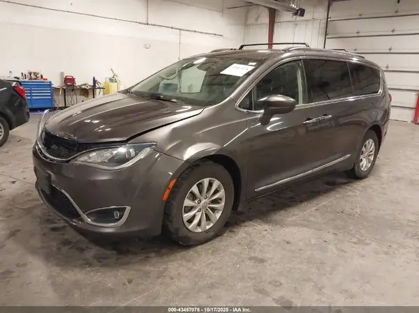 2C4RC1BG2HR621529 2017 CHRYSLER PACIFICA - Image 2