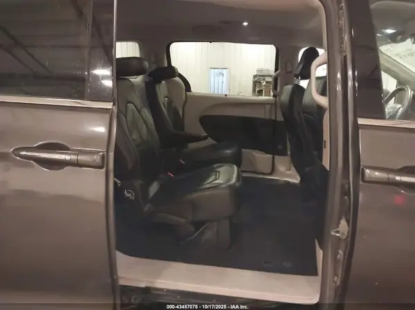 2C4RC1BG2HR621529 2017 CHRYSLER PACIFICA - Image 8
