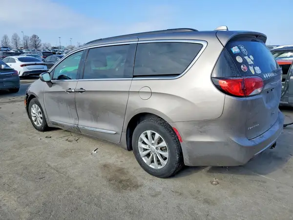 2C4RC1BG2HR634989 2017 CHRYSLER PACIFICA - Image 2