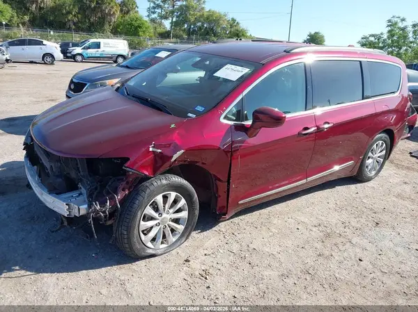 2C4RC1BG2HR638105 2017 CHRYSLER PACIFICA - Image 2