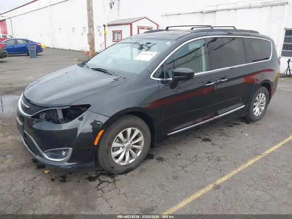 2C4RC1BG2HR642350 2017 CHRYSLER PACIFICA - Image 2