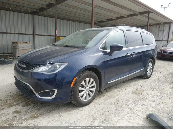 2C4RC1BG2HR657866 2017 CHRYSLER PACIFICA - Image 2