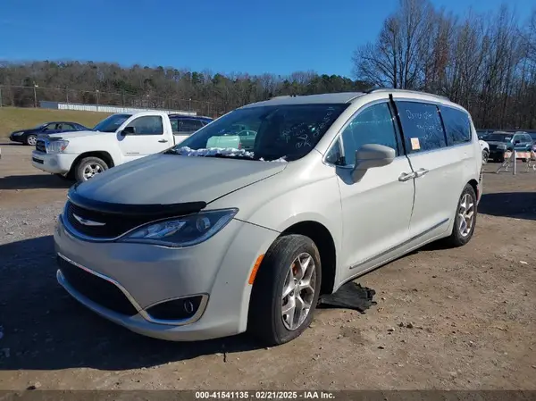 2C4RC1BG2HR667880 2017 CHRYSLER PACIFICA - Image 2