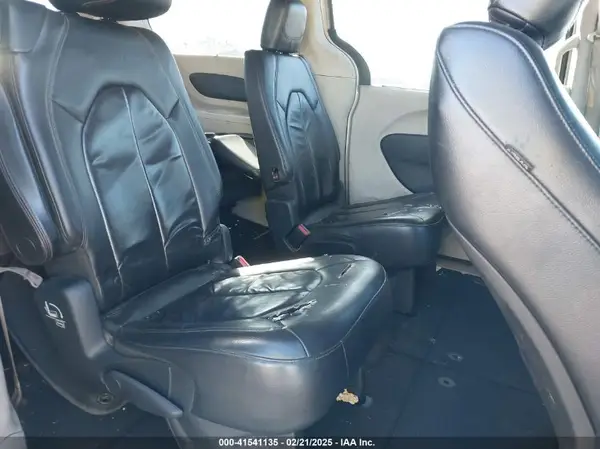 2C4RC1BG2HR667880 2017 CHRYSLER PACIFICA - Image 8