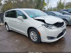 2C4RC1BG2HR675929 2017 CHRYSLER PACIFICA