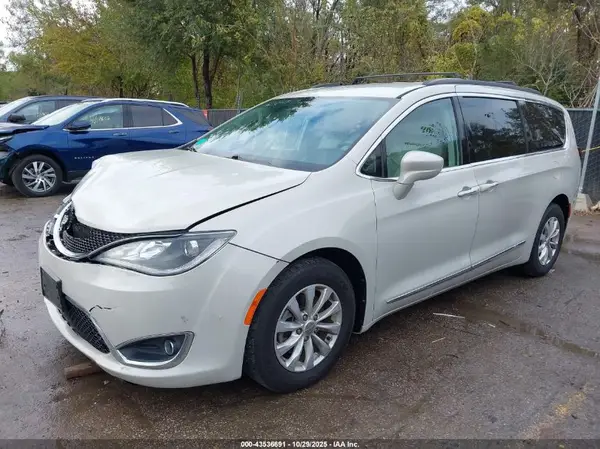 2C4RC1BG2HR675929 2017 CHRYSLER PACIFICA - Image 2