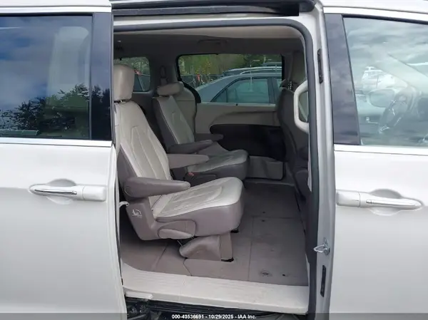 2C4RC1BG2HR675929 2017 CHRYSLER PACIFICA - Image 8