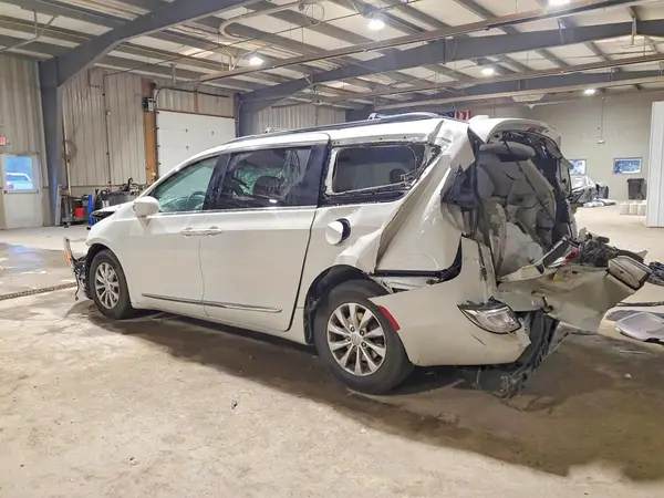 2C4RC1BG2HR688244 2017 CHRYSLER PACIFICA - Image 2