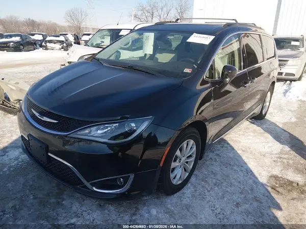 2C4RC1BG2HR688471 2017 CHRYSLER PACIFICA - Image 2