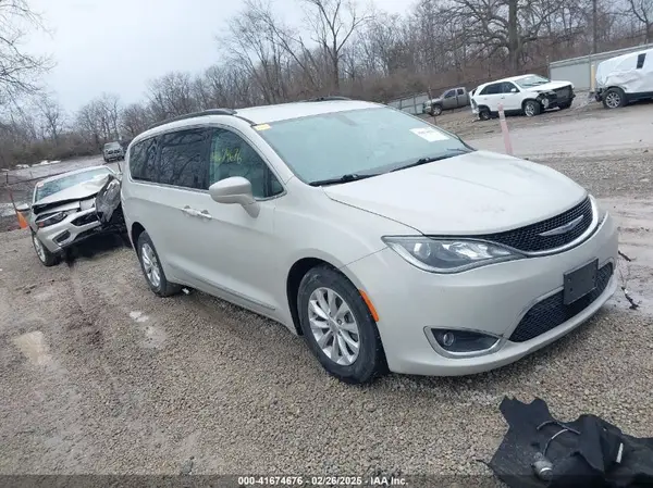2C4RC1BG2HR688499 2017 CHRYSLER PACIFICA - Image 1