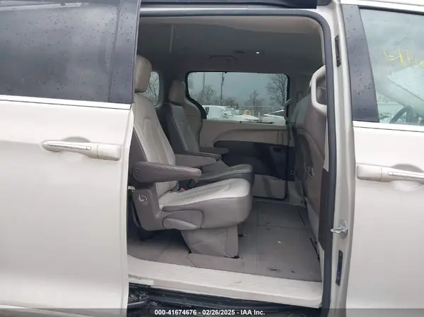 2C4RC1BG2HR688499 2017 CHRYSLER PACIFICA - Image 8