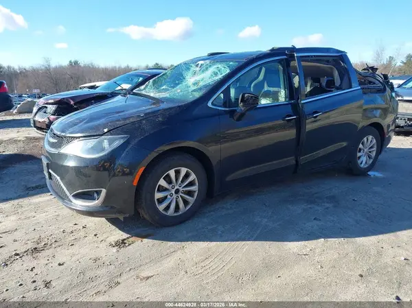 2C4RC1BG2HR691807 2017 CHRYSLER PACIFICA - Image 2