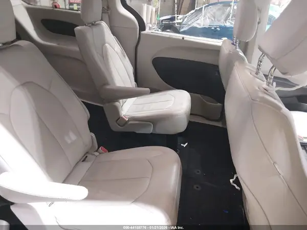 2C4RC1BG2HR703826 2017 CHRYSLER PACIFICA - Image 8