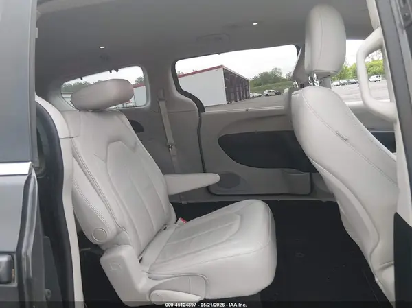 2C4RC1BG2HR709061 2017 CHRYSLER PACIFICA - Image 8