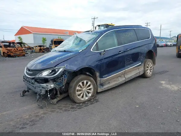 2C4RC1BG2HR730735 2017 CHRYSLER PACIFICA - Image 2