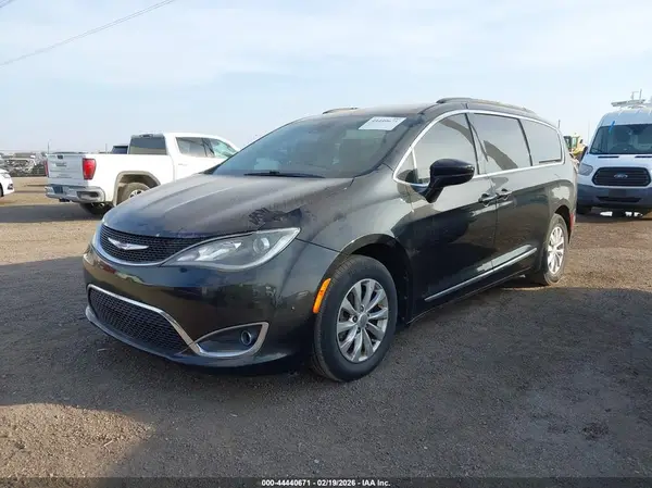 2C4RC1BG2HR739337 2017 CHRYSLER PACIFICA - Image 2