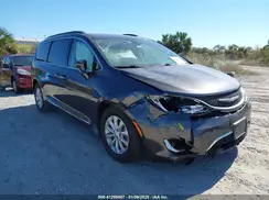 2C4RC1BG2HR741427 2017 CHRYSLER PACIFICA